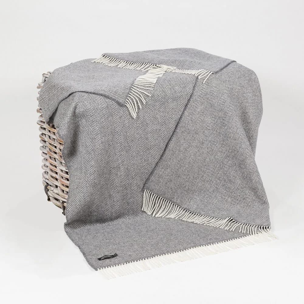 Deka Merino vlna / kašmír Grey Herringbone 180 x 136 cm John Hanly