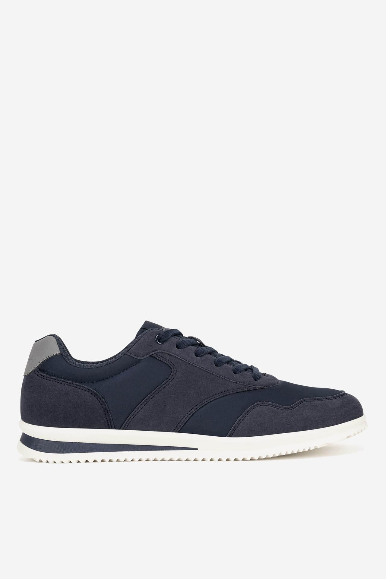 Sneakersy